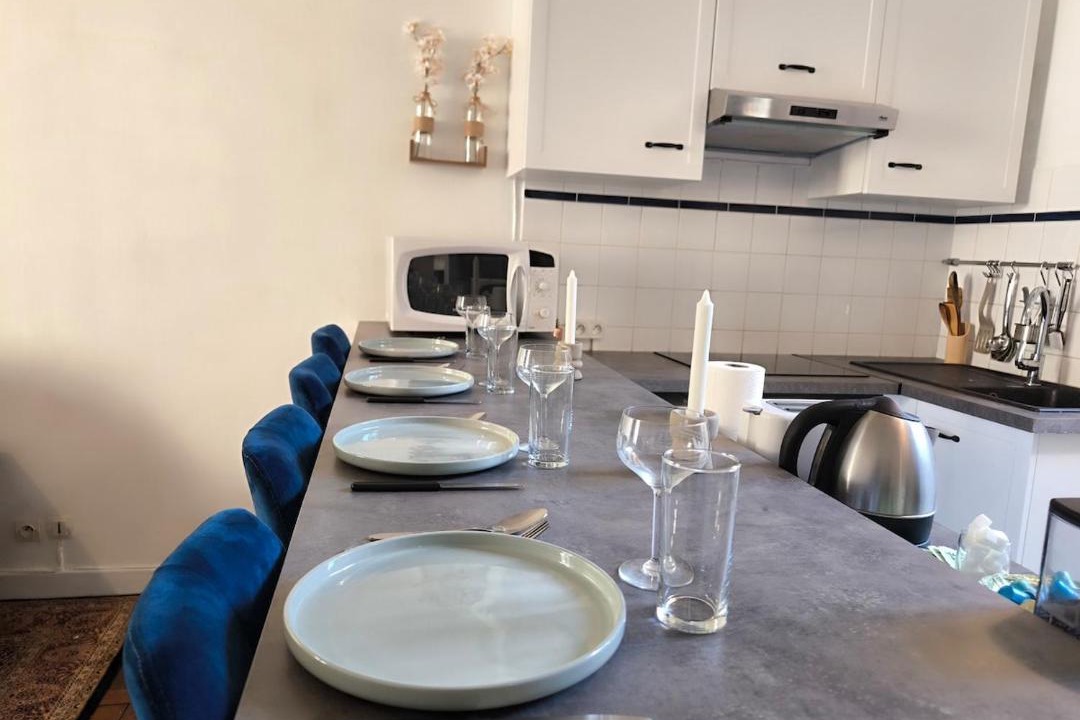 Photo of Kitchen in Poincare - Foch - Anatole France - Croix de Bourgogne