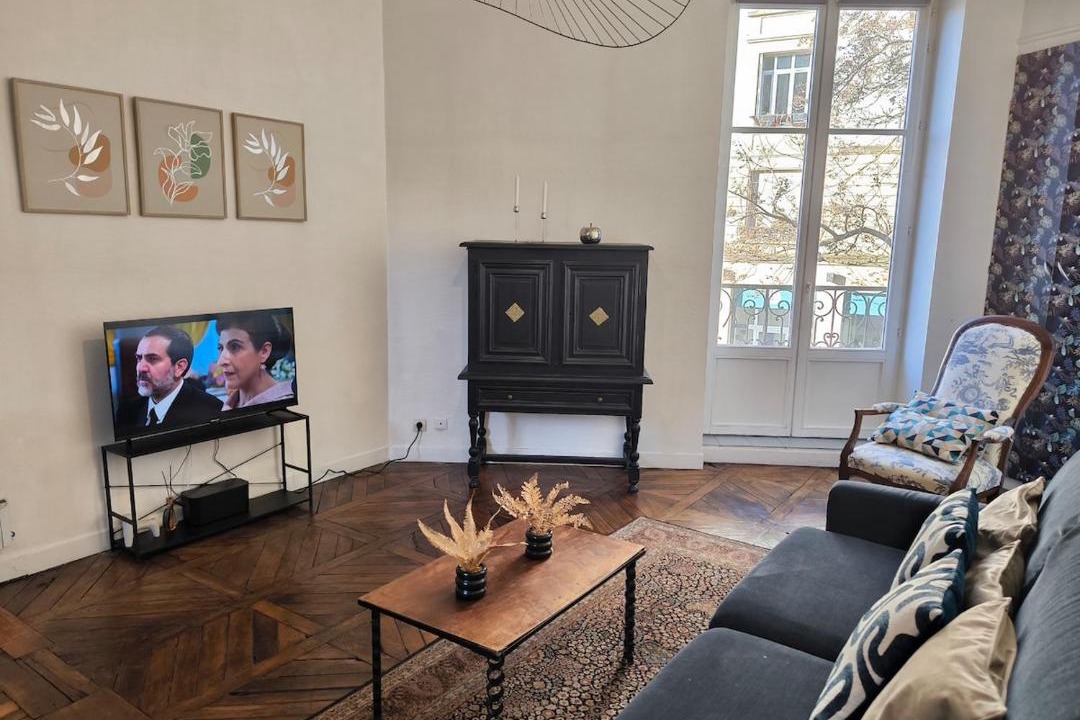 Photo of Livingroom in Poincare - Foch - Anatole France - Croix de Bourgogne