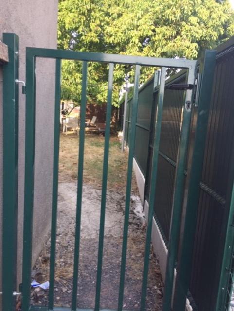 Photo of Others in Bust