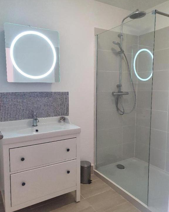 Photo of Bathroom in Amazy