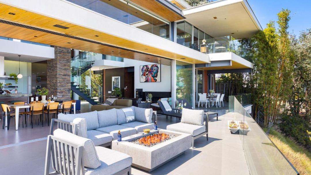 Photo of Others in Hollywood Hills West