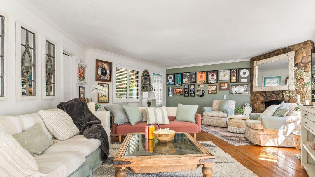 Photo of Livingroom in Calabasas