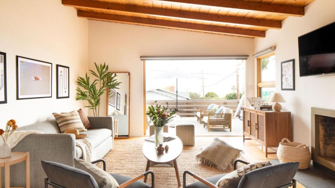 Photo of Livingroom in Cardiff-by-the-Sea