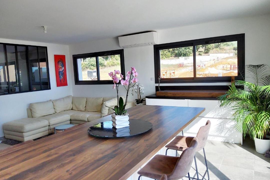 Photo of Livingroom in Saint-Quentin-la-Poterie