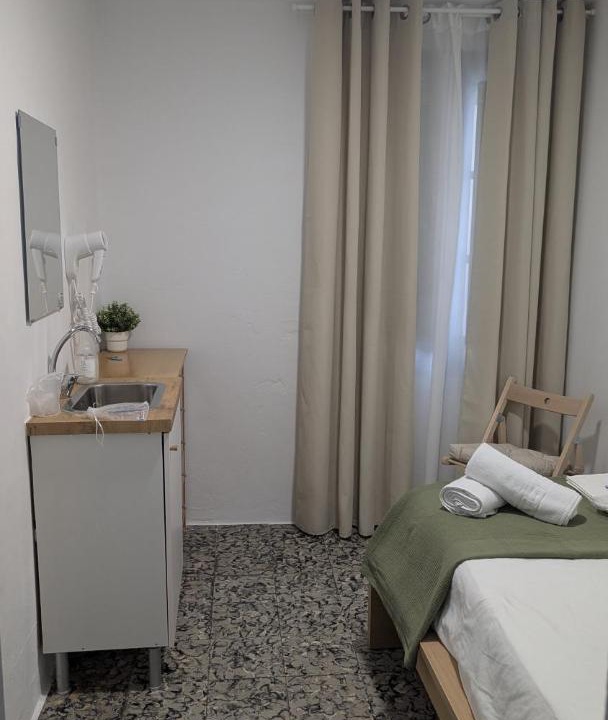 Photo of Bedroom in Alujan