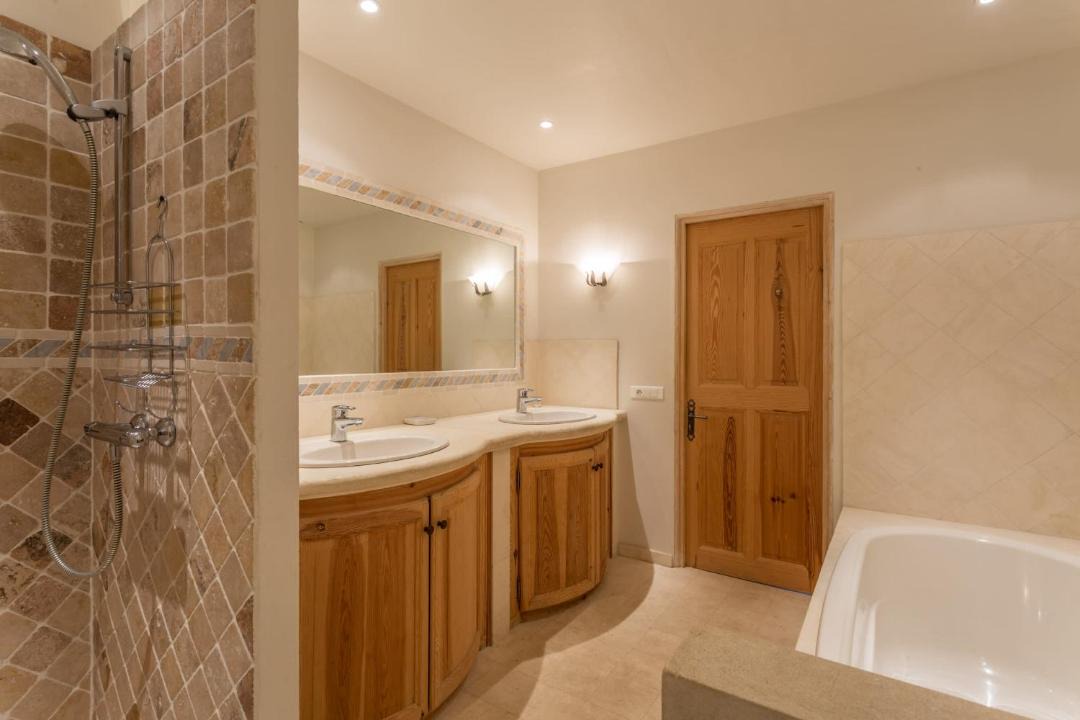 Photo of Others in Menerbes