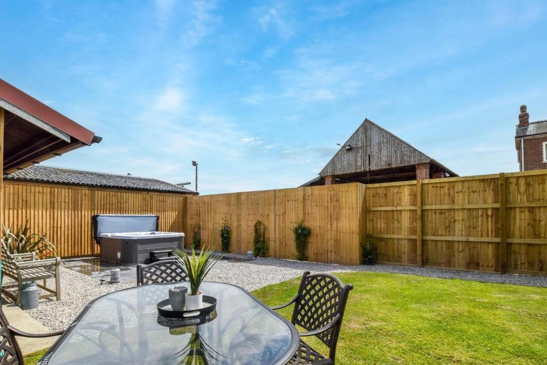 Photo of Others in Alne