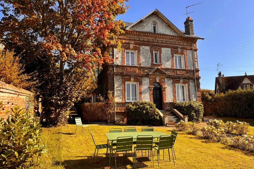 Photo of Others in Touques