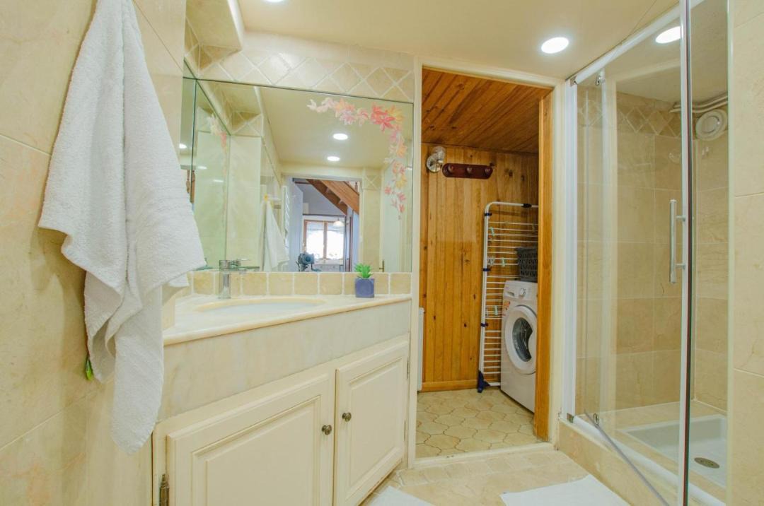 Photo of Bathroom in Neuville-sur-Vanne