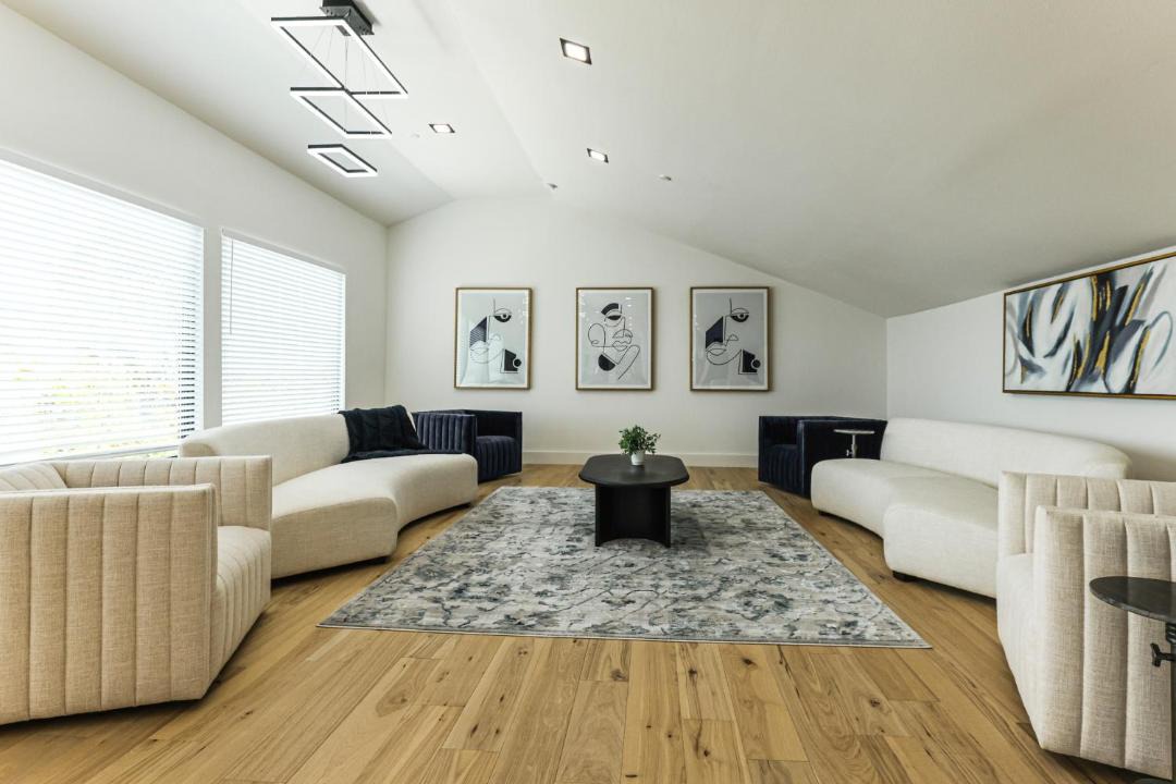 Photo of Livingroom in Westlake Highlands