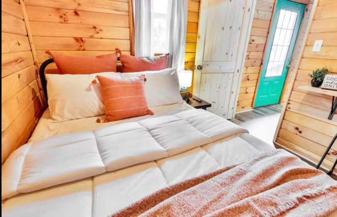 Photo of Others in Louisa