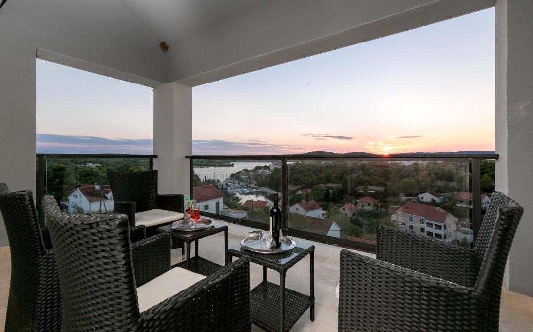 Photo of Patio Balcony in Cove Makarac (Milna)