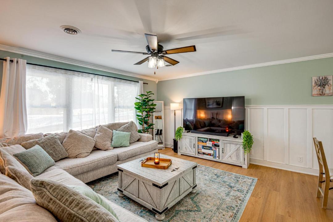 Photo of Livingroom in Lake in the Hills