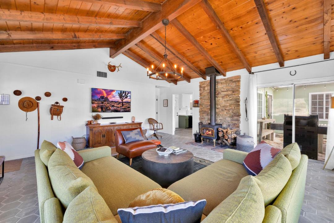 Photo of Livingroom in Morongo Valley