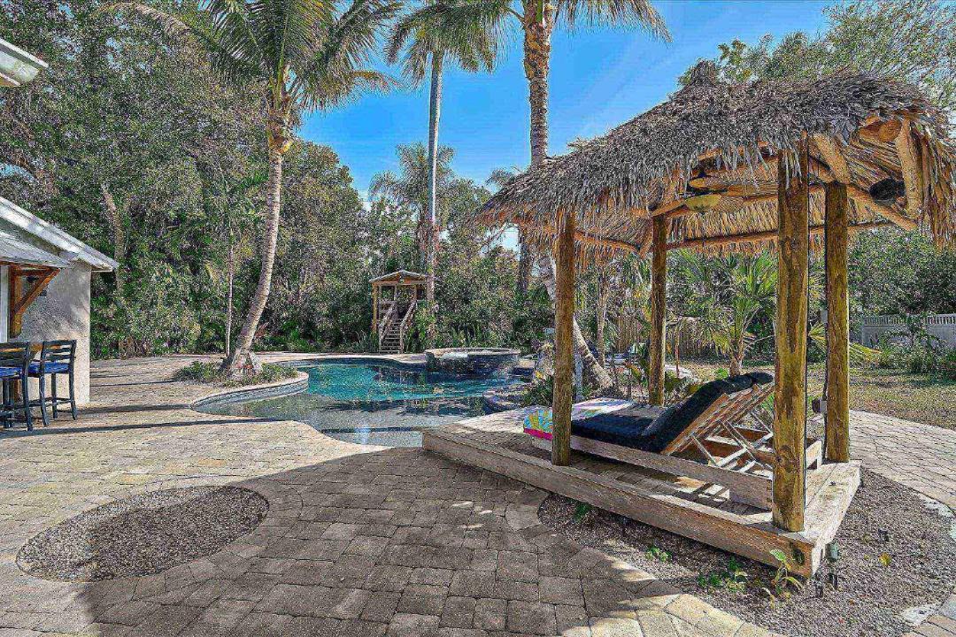 Photo of Others in River District