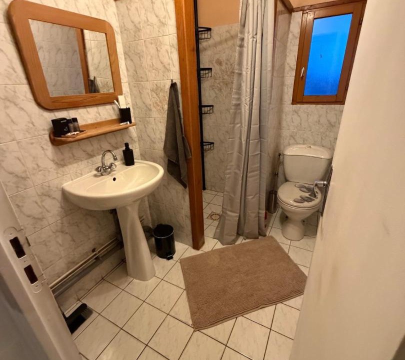 Photo of Bathroom in Rouvray (Cote-d'Or)