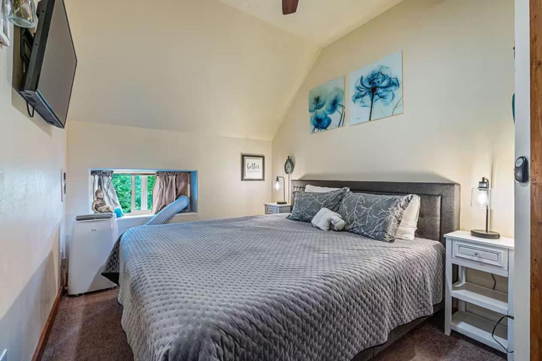 Photo of Bedroom in Bloomington