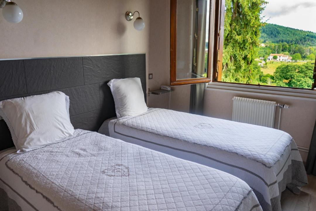 Photo of Others in Noiretable