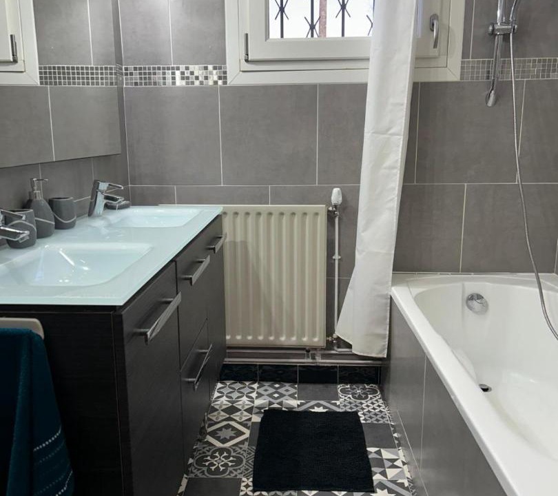 Photo of Others in Cravenceres