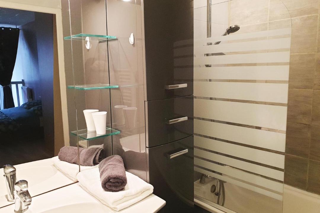 Photo of Bathroom in Republique - Tolstoi