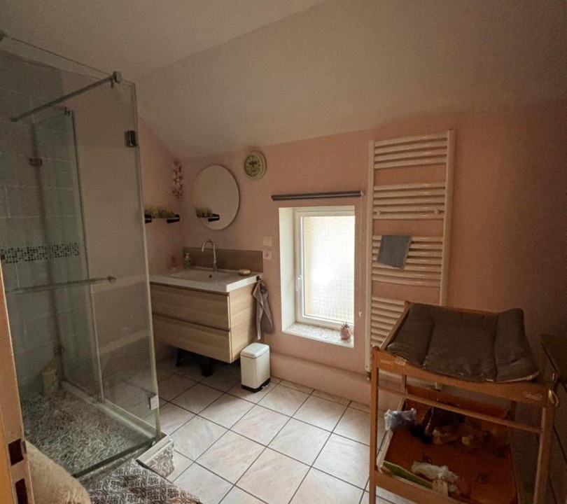 Photo of Others in Izier