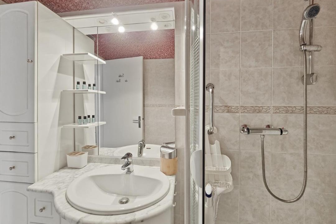 Photo of Bathroom in Courseulles-sur-Mer