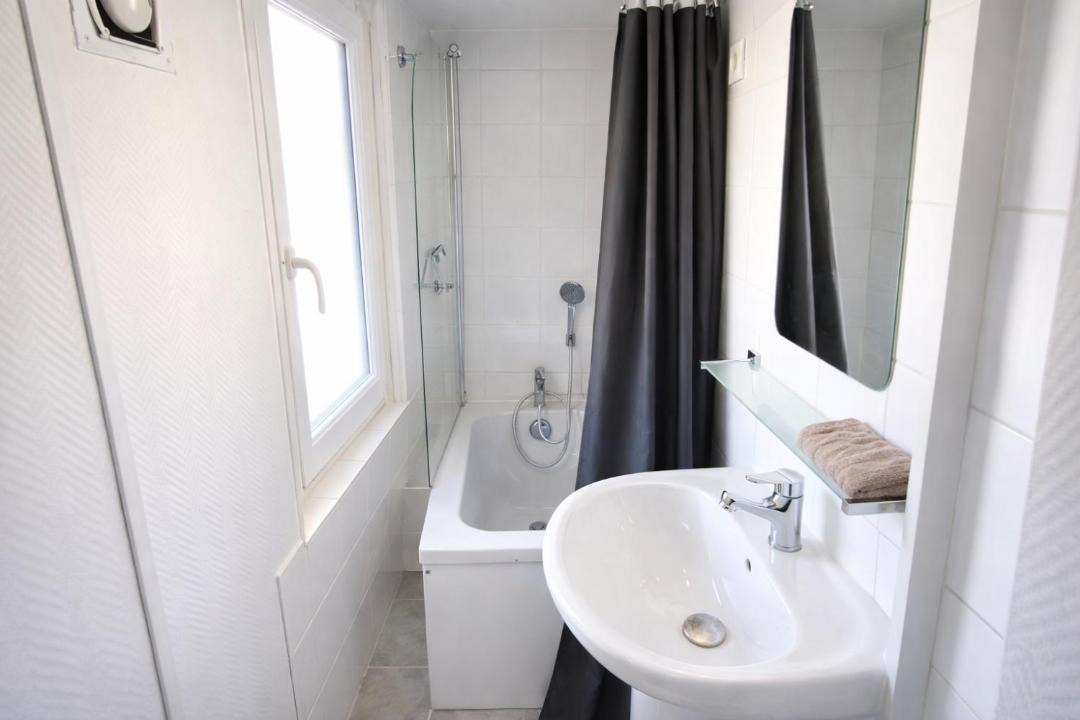 Photo of Bathroom in Quartier Saint-Marc - Croix de Pierre - Saint-Nicaise