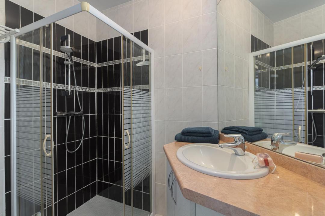 Photo of Bathroom in Lezignan-Corbieres