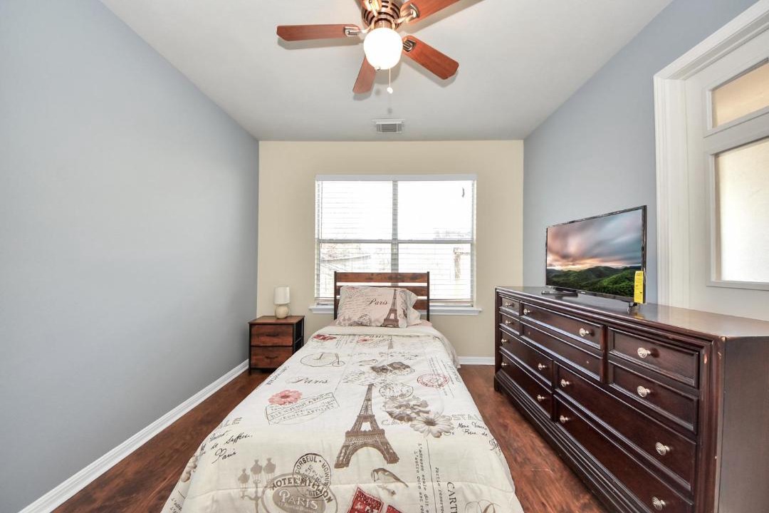 Photo of Bedroom in Clodine
