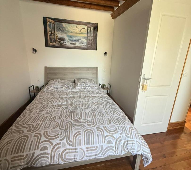Photo of Bedroom in Coulombs
