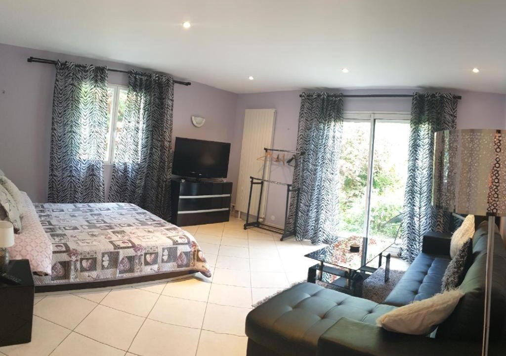 Photo of Bedroom in Corbeil-Essonnes