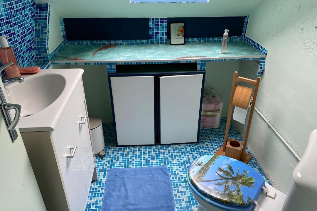 Photo of Bathroom in Pace