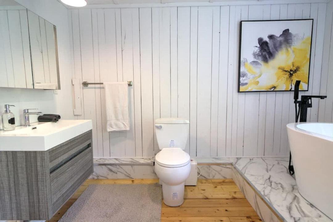 Photo of Bathroom in Saint-Brigitte-de-Laval