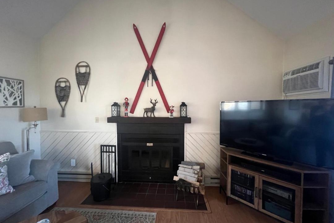 Photo of Livingroom in Nellysford