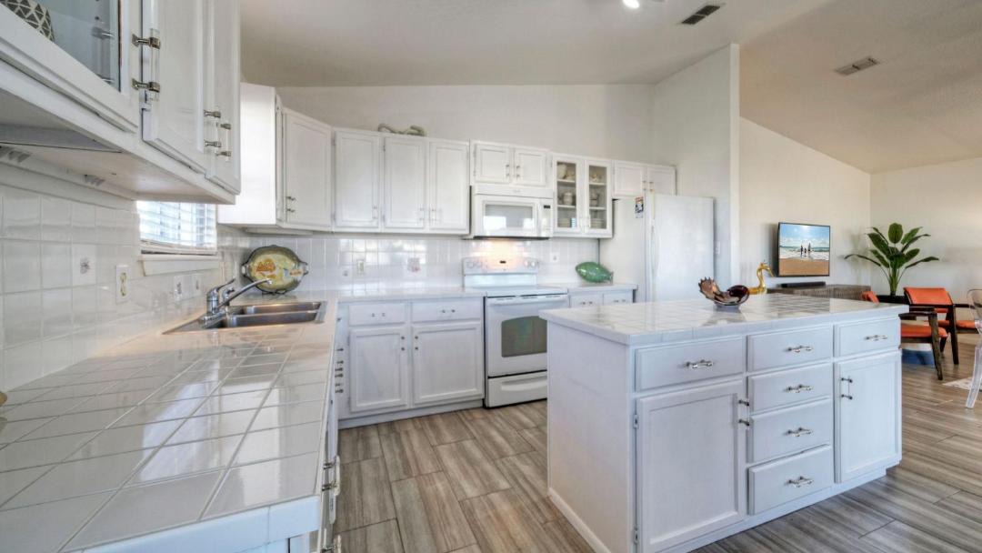 Photo of Kitchen in Leeward Sands