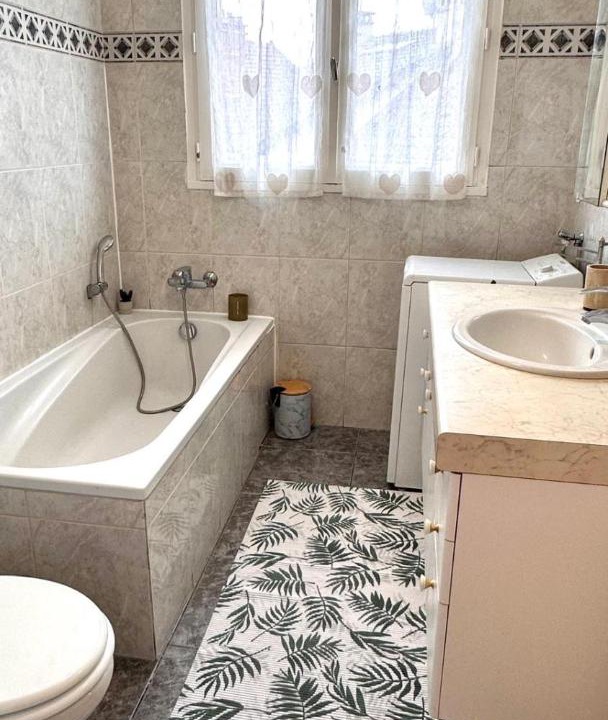 Photo of Bathroom in Plateau — Pyramide