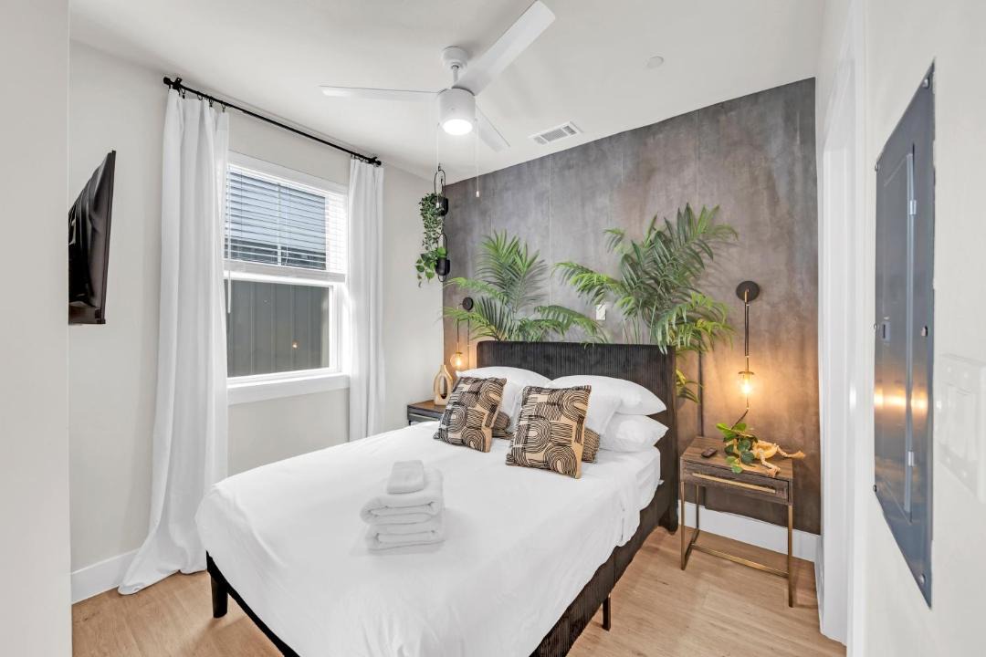 Photo of Bedroom in Junius Heights
