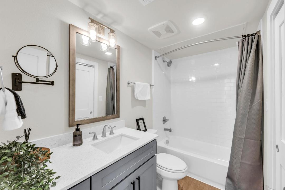 Photo of Bathroom in Junius Heights