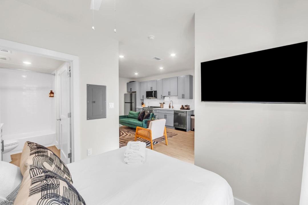 Photo of Bedroom in Junius Heights