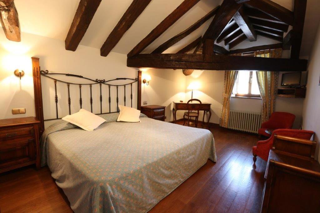 Photo of Bedroom in Almandoz