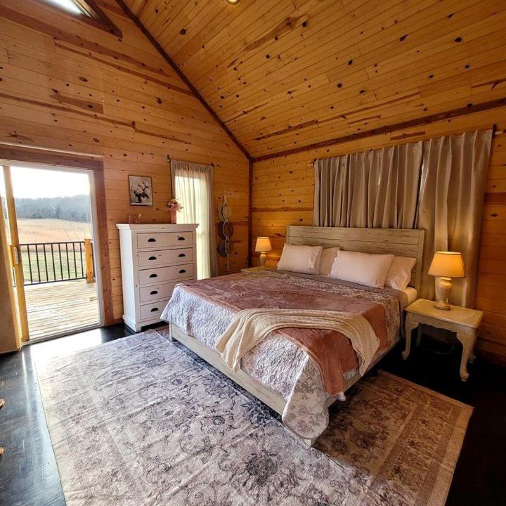 Photo of Bedroom in Davisville