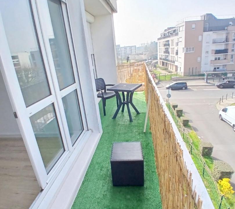 Photo of Patio Balcony in Sainte-Genevieve-des-Bois