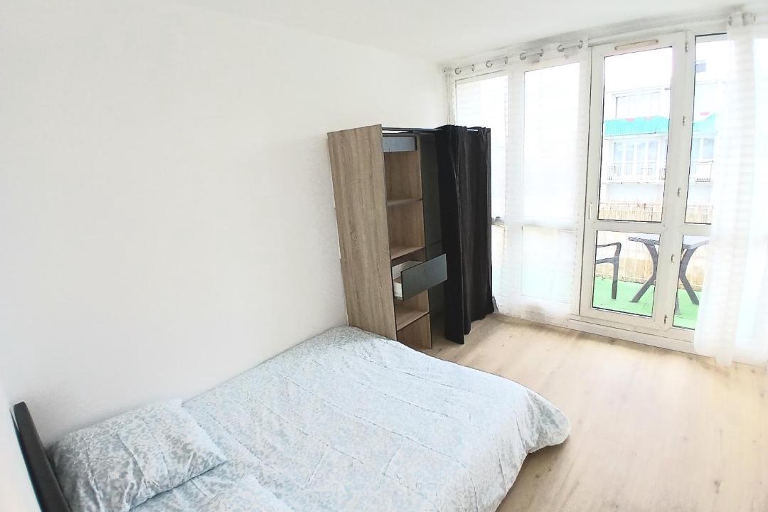 Photo of Bedroom in Sainte-Genevieve-des-Bois