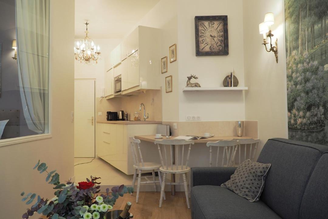 Photo of Others in Vivienne