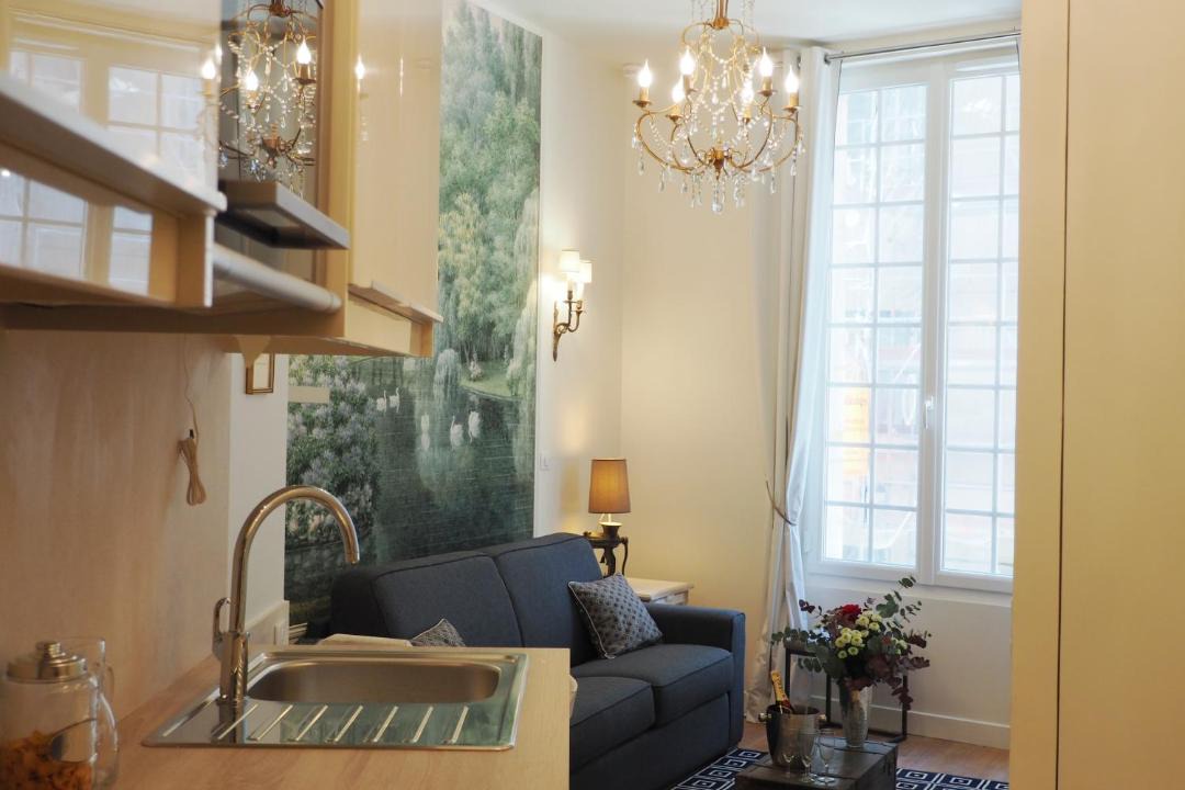 Photo of Others in Vivienne