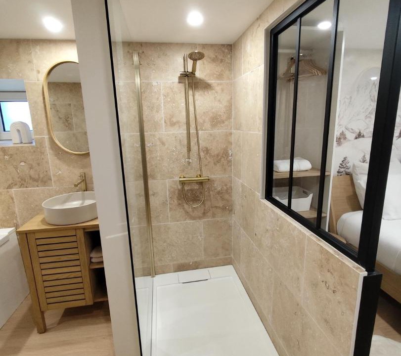 Photo of Bathroom in Saint-Maximin