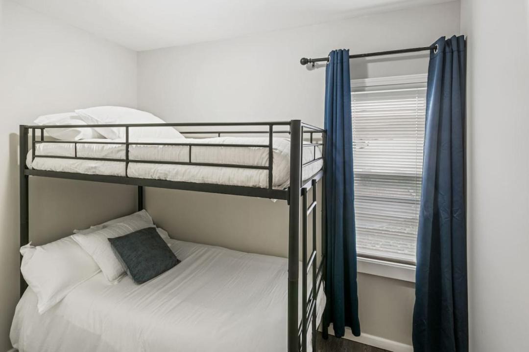 Photo of Bedroom in Waukegan
