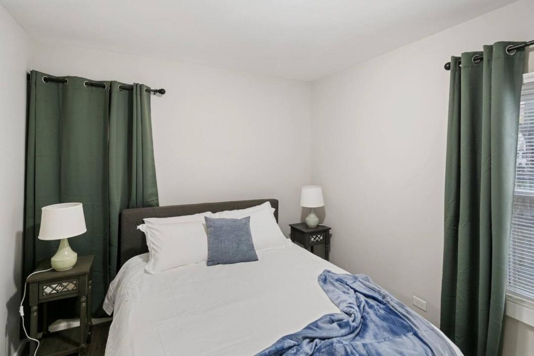 Photo of Bedroom in Waukegan