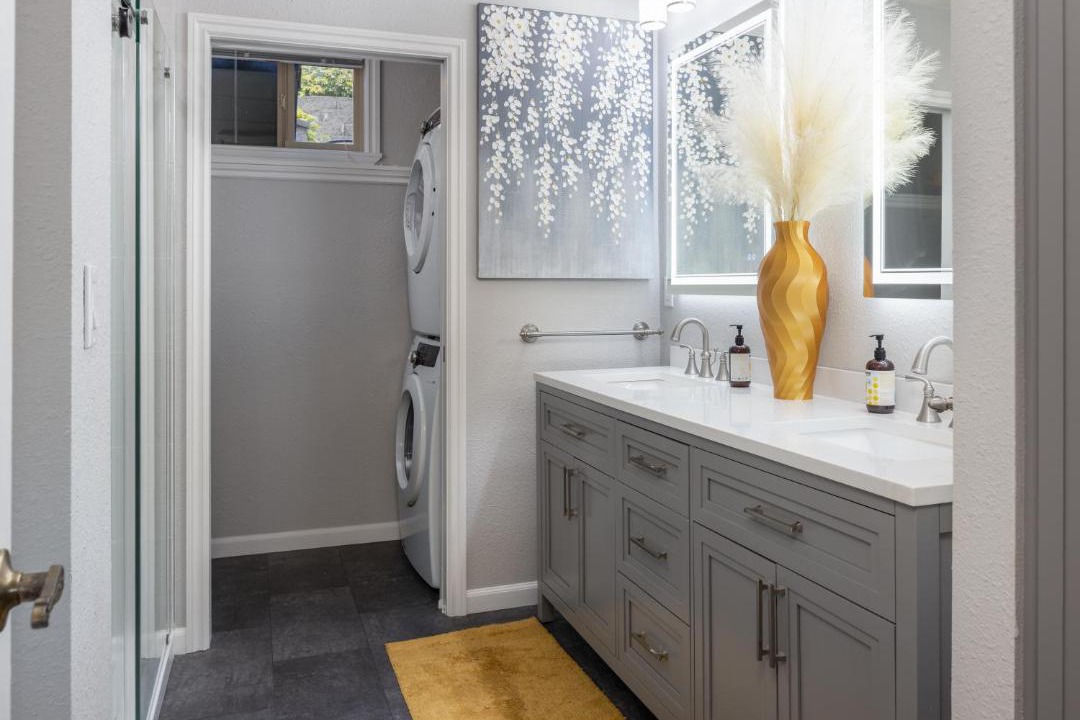 Photo of Bathroom in Jennings Lodge