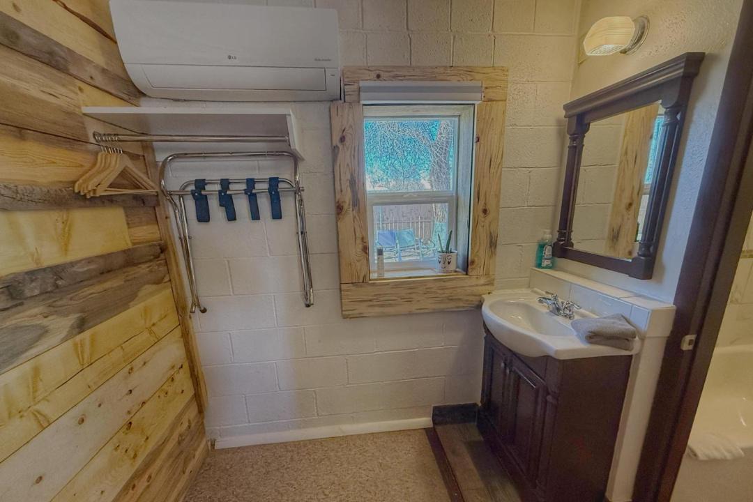 Photo of Bathroom in Bluff